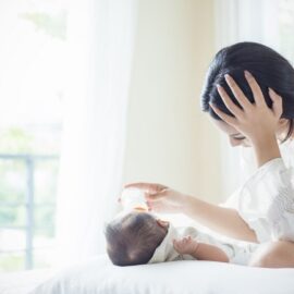 Cara Praktis Mengurangi Lelah Malam Saat Mengasuh Bayi